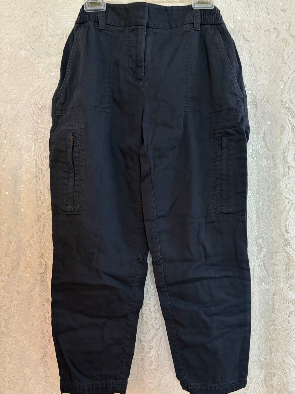 LOFT Women’s Pre-loved Smokey Black Cropped Cargo Pants Size 00P